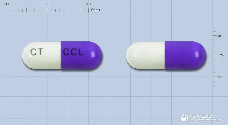 씨트클러캡슐250밀리그램(세파클러수화물) 앞뒤 사진 (보라색 캡슐, 각인 CT CCL)