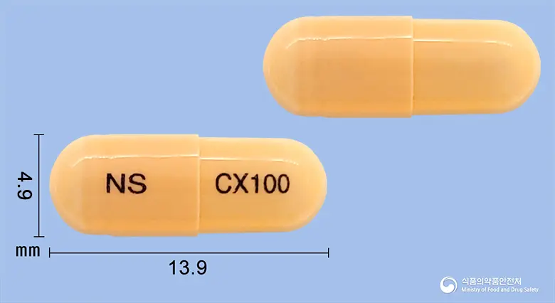 넬슨세픽심캡슐(세픽심수화물) 앞뒤 사진 (주황색 캡슐, 각인 NS CX100)