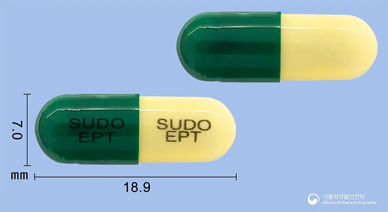 엘펙탄캡슐(에르도스테인) 앞뒤 사진 (초록색 캡슐, 각인 SUDO SUDOEPT EPT)