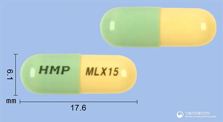 메록스캄캡슐15밀리그램(멜록시캄) 앞뒤 사진 (초록색 캡슐, 각인 HMP MLX15)