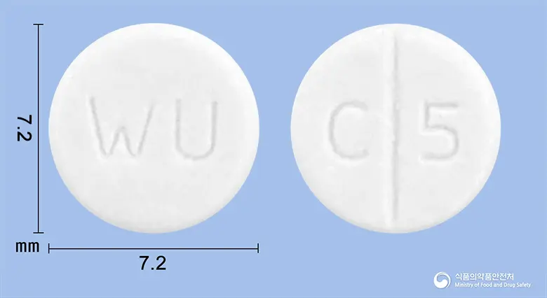 카베올정(카르베딜롤) 앞뒤 사진 (흰색 원형, 각인 WU / C 5)