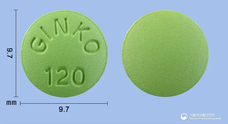 진큐크린정120mg(은행엽건조엑스) 앞뒤 사진 (연두색 원형, 각인 GINKO120)