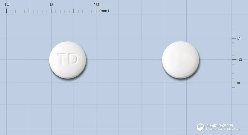 클로펜정(아세클로페낙) 앞뒤 사진 (흰색 원형, 각인 TD)