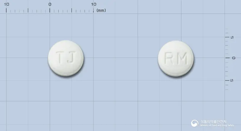 태준레바미피드정 앞뒤 사진 (흰색 원형, 각인 TJ / RM)