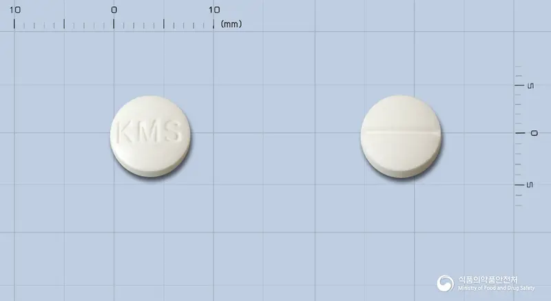 케이엠에스말레인산에날라프릴정10mg 앞뒤 사진 (흰색 원형, 각인 KMS)