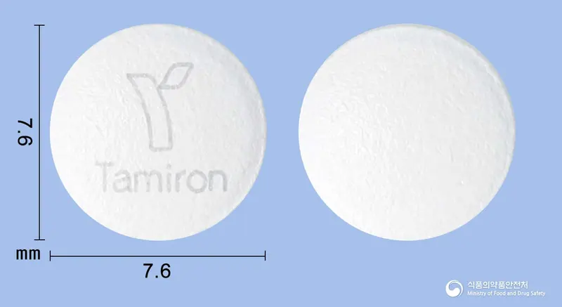 타미론정(티로프라미드염산염) 앞뒤 사진 (흰색 원형, 각인 Tamiron)