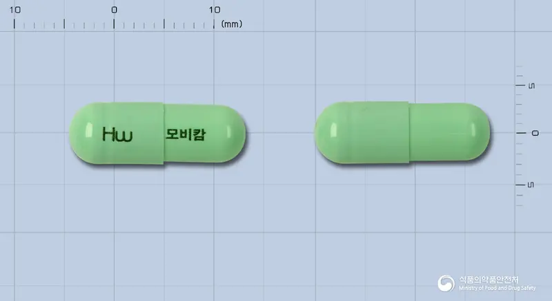 맥시캄캡슐7.5밀리그램(멜록시캄) 앞뒤 사진 (초록색 캡슐, 각인 모비캄)