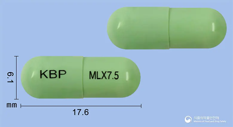 케이빅캡슐7.5밀리그램(멜록시캄) 앞뒤 사진 (초록색 캡슐, 각인 KBP MLX7.5)