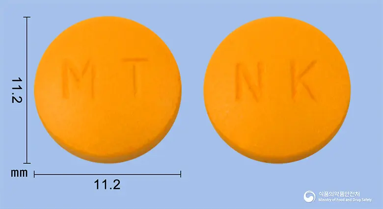 탈루메이트정(탈니플루메이트) 앞뒤 사진 (주황색 원형, 각인 MT / NK)