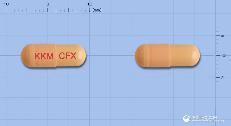 세픽캡슐(세픽심수화물) 앞뒤 사진 (주황색 캡슐, 각인 KKM CFX)