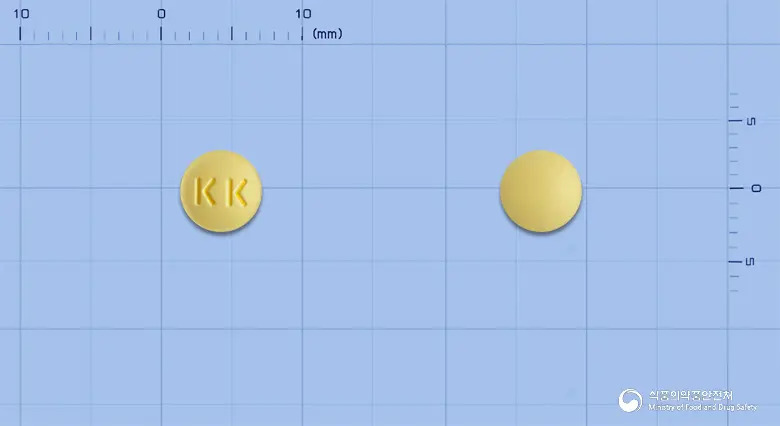 케이스틴정(아젤라스틴염산염) 앞뒤 사진 (노란색 원형, 각인 KK)