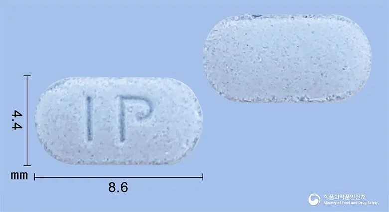 파로마정(프로시클리딘염산염) 앞뒤 사진 (파란색 장방형, 각인 IP)
