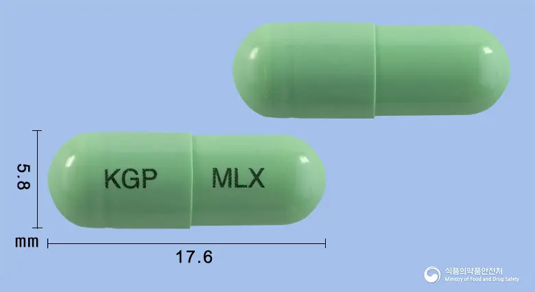 멜록삼캡슐(멜록시캄) 앞뒤 사진 (연두색 캡슐, 각인 KGP MLX)