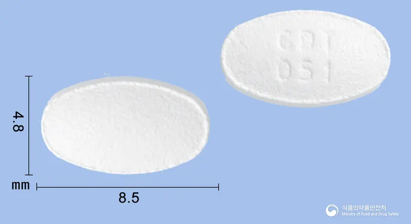 카듀엣정5mg/10mg(암로디핀베실산염, 아토르바스타틴칼슘삼수화물) 앞뒤 사진 (흰색 타원형, 각인 CDT051)