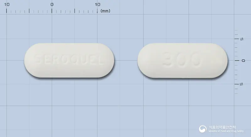 쎄로켈정300밀리그램(쿠에티아핀푸마르산염) 앞뒤 사진 (흰색 장방형, 각인 SEROQUEL / 300)