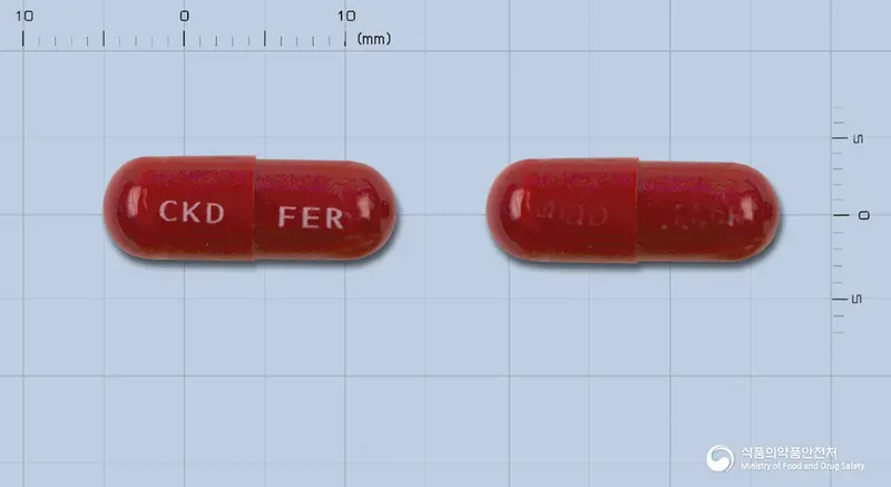 훼러진플러스캡슐 앞뒤 사진 (빨간색 캡슐, 각인 CKD FER)