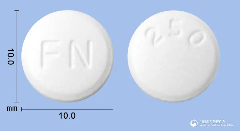 팜노바정250mg(팜시클로비르) 앞뒤 사진 (흰색 원형, 각인 FN / 250)