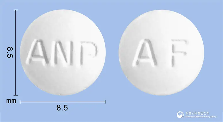 아페락정(아세클로페낙) 앞뒤 사진 (흰색 원형, 각인 ANP / AF)