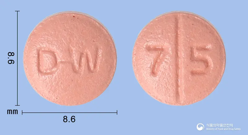 클로피정(클로피도그렐황산수소염) 앞뒤 사진 (분홍색 원형, 각인 D-W / 7 5)