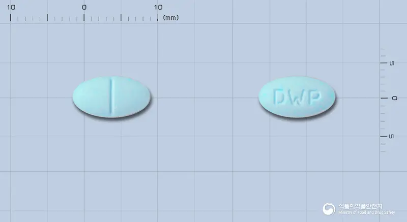 코미닌정 앞뒤 사진 (파란색 타원형, 각인 DWP)