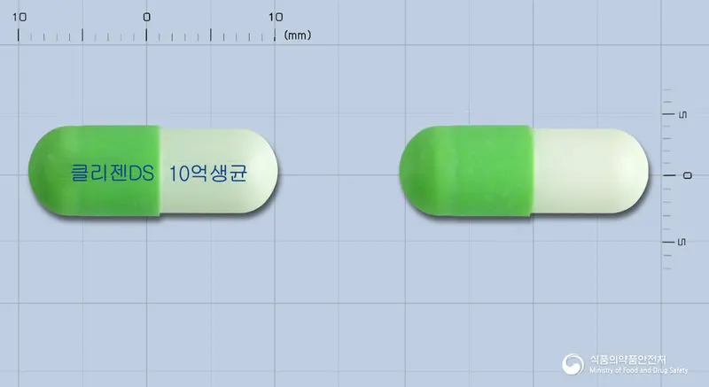 클리젠디에스장용캡슐(바실루스서브틸리스균·스트렙토코카스페시움균배양물) 앞뒤 사진 (연두색 캡슐, 각인 클리젠DS 10억생균)