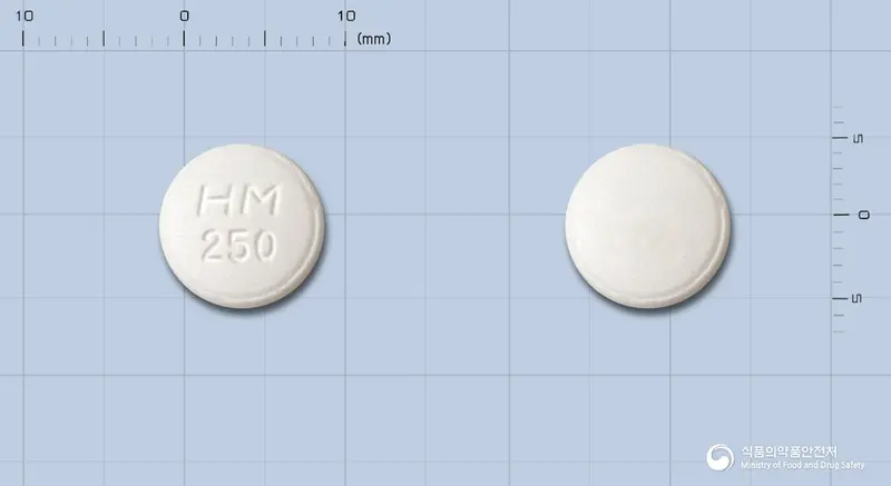 팜시버정250밀리그램(팜시클로비르) 앞뒤 사진 (흰색 원형, 각인 HM250)