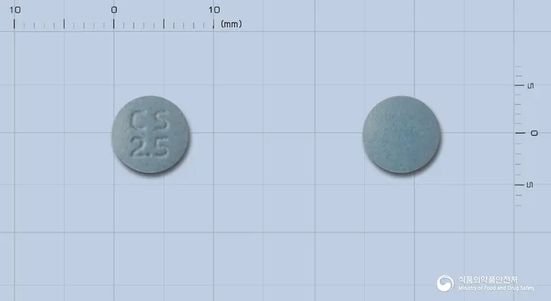 비소자이드정2.5/6.25mg 앞뒤 사진 (파란색 원형, 각인 CS 2.5)