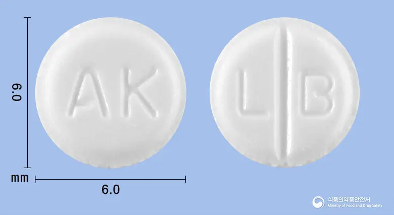 리볼론정(티볼론) 앞뒤 사진 (흰색 원형, 각인 AK / L B)