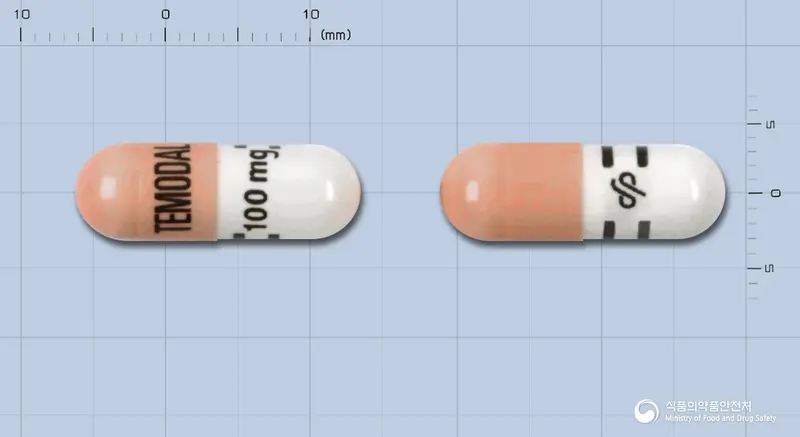 테모달캡슐100밀리그램(테모졸로미드) 앞뒤 사진 (분홍색 캡슐, 각인 TEMODAL=100mg=)