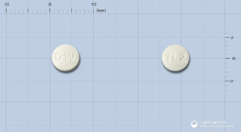 톨터린정(엘주석산톨터로딘) 앞뒤 사진 (흰색 원형, 각인 D-W / TL2)