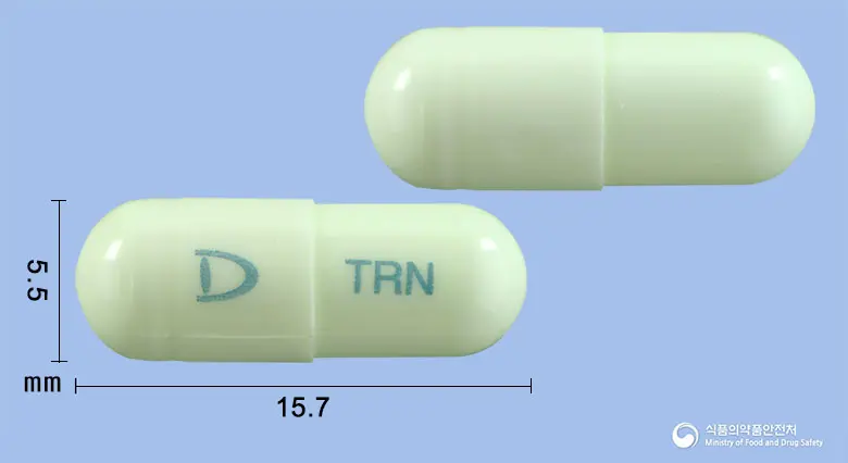 트레노캡슐(트라닐라스트) 앞뒤 사진 (흰색 캡슐, 각인 TRN)