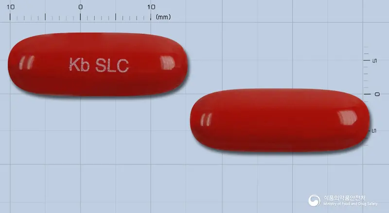 쎌라탐연질캡슐 앞뒤 사진 (빨간색 캡슐, 각인 Kb SLC)