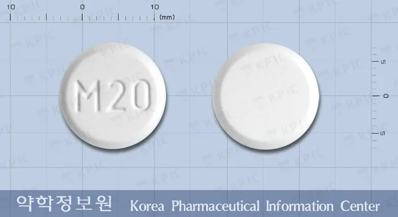 뮤코안진트로키제(암브록솔염산염) 앞뒤 사진 (흰색 원형, 각인 M20)