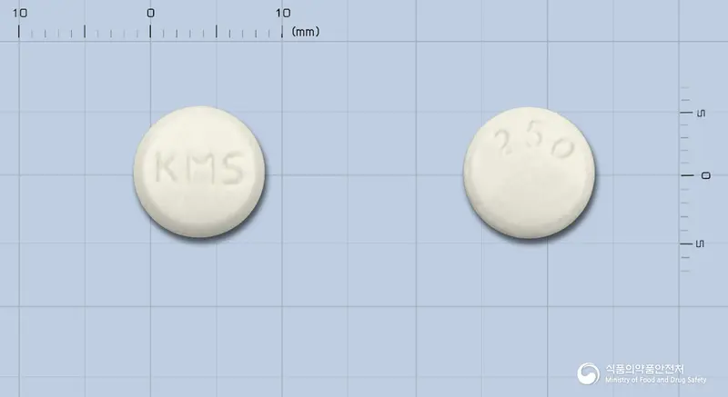 팜로버정(팜시클로비르) 앞뒤 사진 (흰색 원형, 각인 KMS / 250)