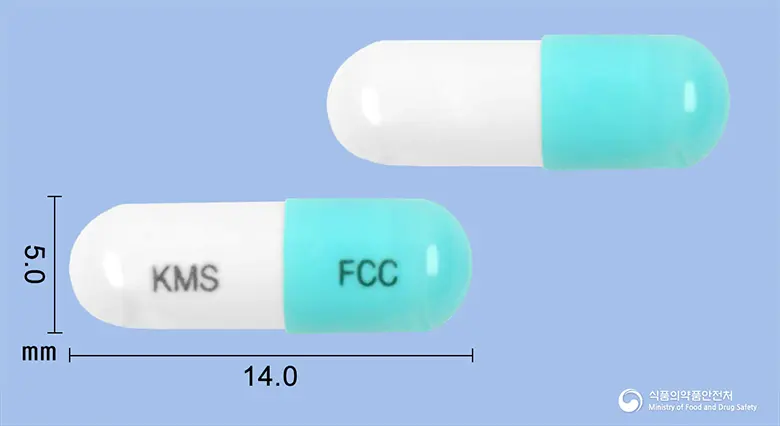 플코나졸캡슐(플루코나졸) 앞뒤 사진 (파란색 캡슐, 각인 KMS FCC)
