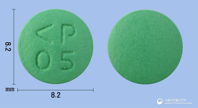 진넥신정80mg(은행엽건조엑스) 앞뒤 사진 (초록색 원형, 각인 05)