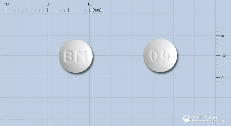 하나펜정 앞뒤 사진 (흰색 원형, 각인 BM / 04)