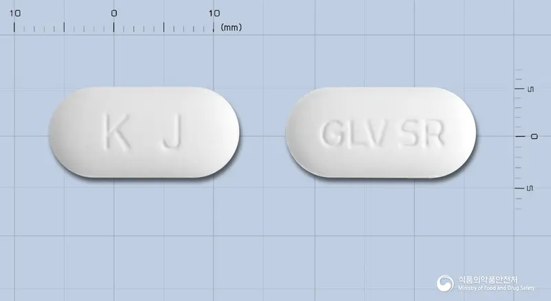 글라비스서방정500밀리그람(메트포르민염산염) 앞뒤 사진 (흰색 장방형, 각인 KJ / GLV SR)