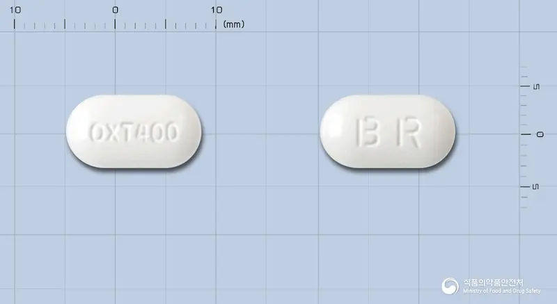 보령옥시라세탐정400밀리그램 앞뒤 사진 (흰색 장방형, 각인 OXT400 / BR)
