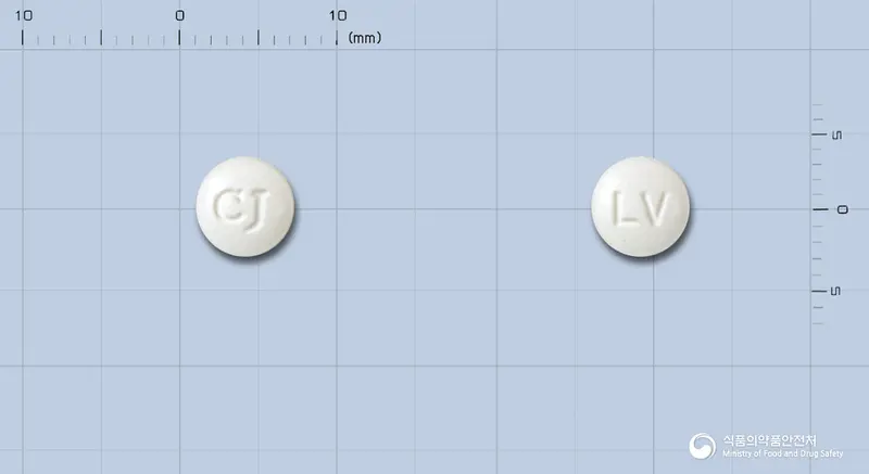 씨제이레보설피리드정 앞뒤 사진 (흰색 원형, 각인 LV)