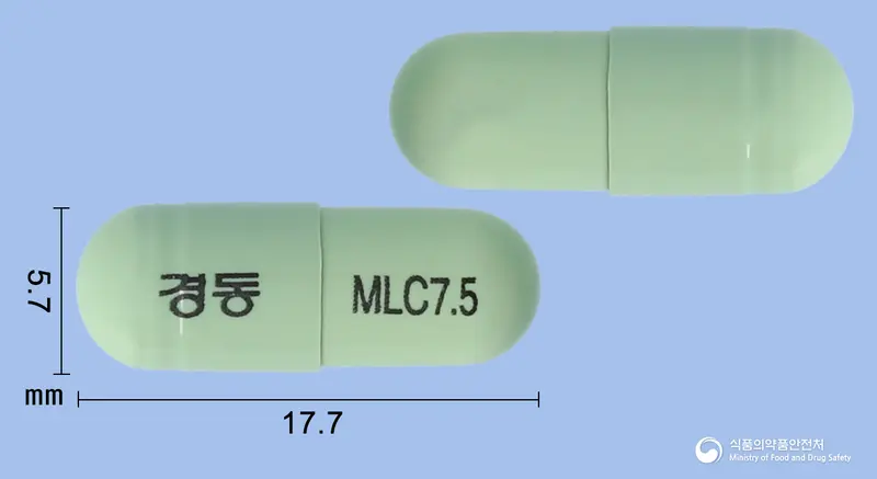 멜릭스캡슐(멜록시캄) 앞뒤 사진 (초록색 캡슐, 각인 경동 MLC7.5)