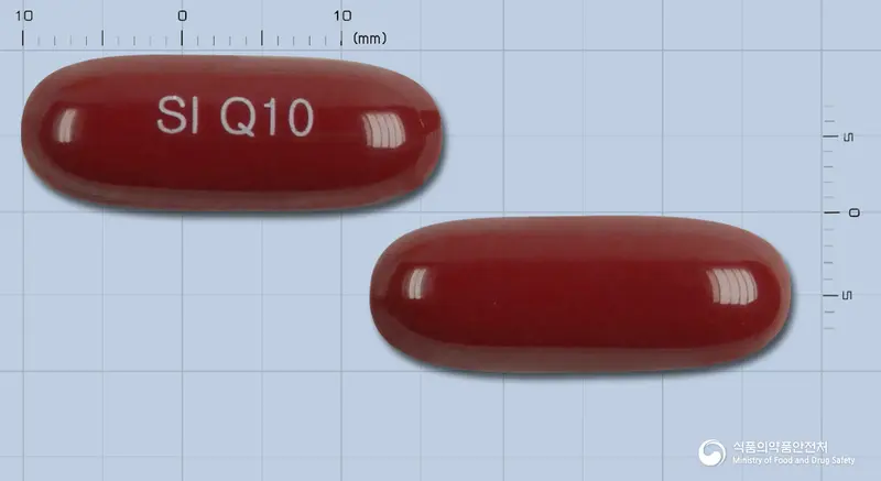 큐텐훌연질캡슐 앞뒤 사진 (갈색 캡슐, 각인 SI Q10)