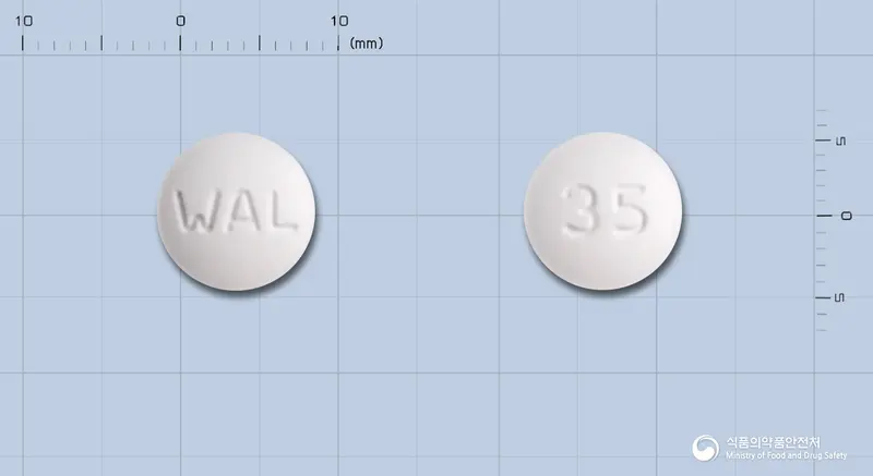 칼시드정(침강탄산칼슘) 앞뒤 사진 (흰색 원형, 각인 WAL / 35)