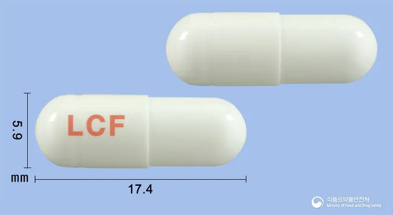 라시도필캡슐 앞뒤 사진 (흰색 캡슐, 각인 LCF)