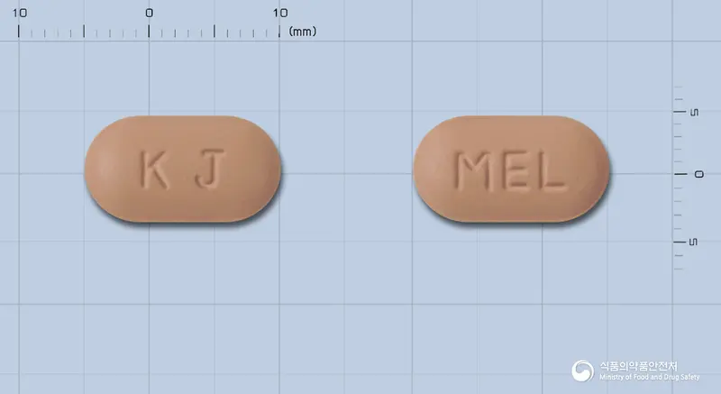 마엘라인정 앞뒤 사진 (분홍색 장방형, 각인 KJ / MEL)