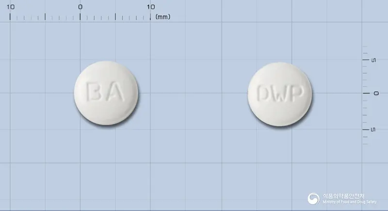 바필정300mg(바미필린염산염) 앞뒤 사진 (흰색 원형, 각인 BA / DWP)