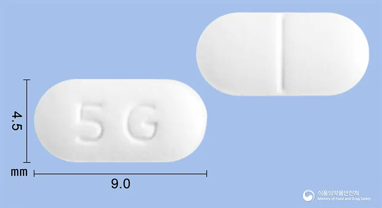 가모프리정(모사프리드시트르산염이수화물) 앞뒤 사진 (흰색 장방형, 각인 5G)