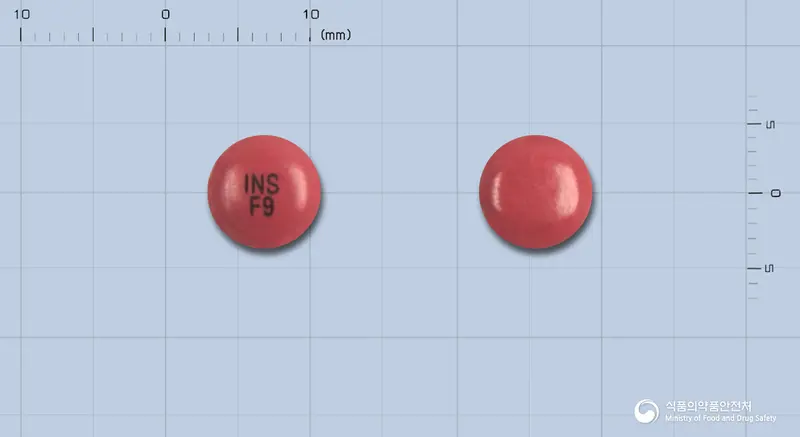 네프린에프정 앞뒤 사진 (자주색 원형, 각인 INSF9)