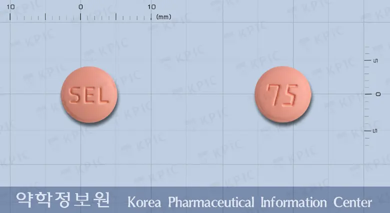 플라벨정(클로피도그렐황산수소염) 앞뒤 사진 (분홍색 원형, 각인 SEL / 75)