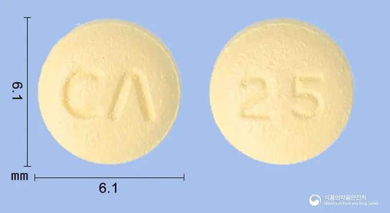토맥정 25밀리그램(토피라메이트) 앞뒤 사진 (주황색 원형, 각인 CΛ / 25)